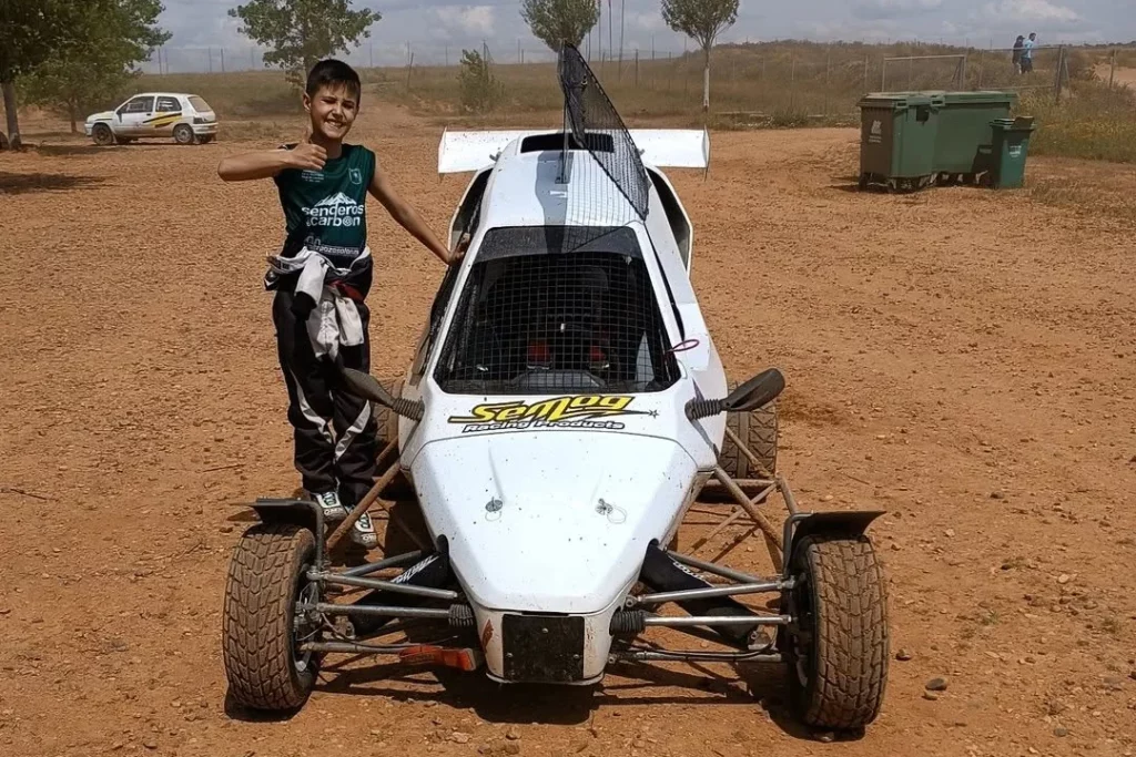 Cristian Ardines, junto a su carcross